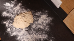 Amerikanischer pizzateig mit trockenhefe